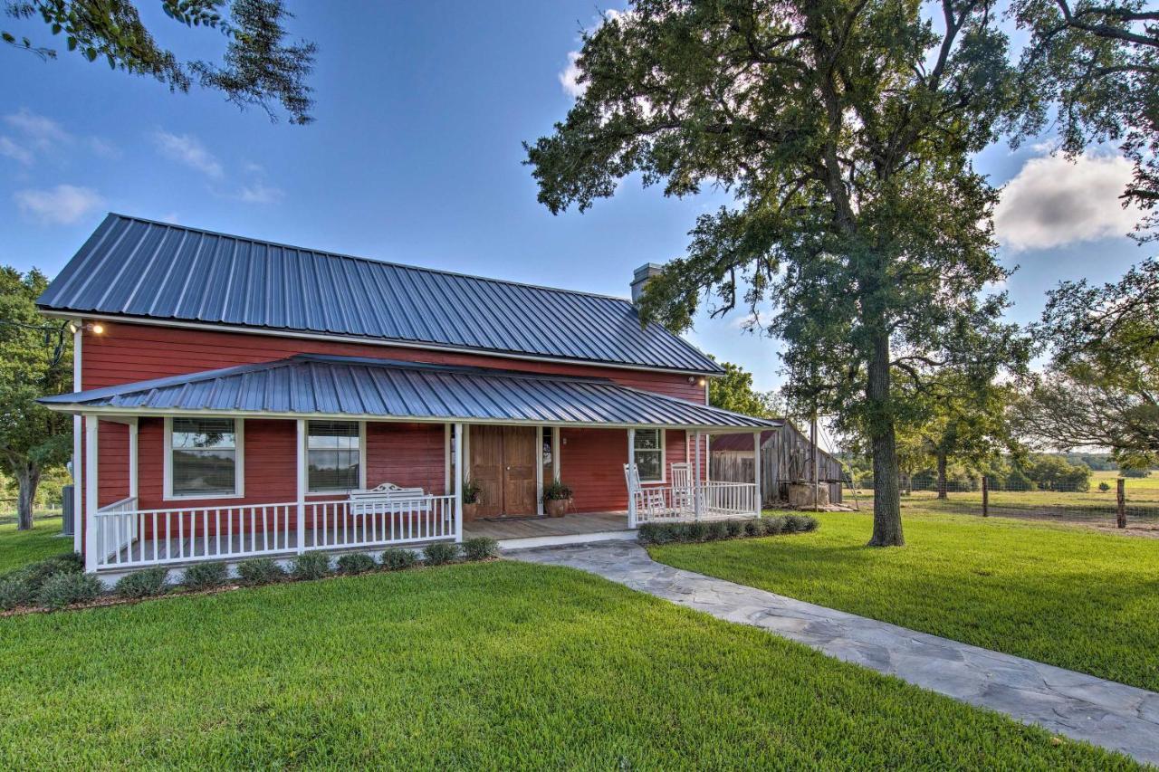 Peaceful Schulenburg Farmhouse With Fire Pit And Grill Exterior foto