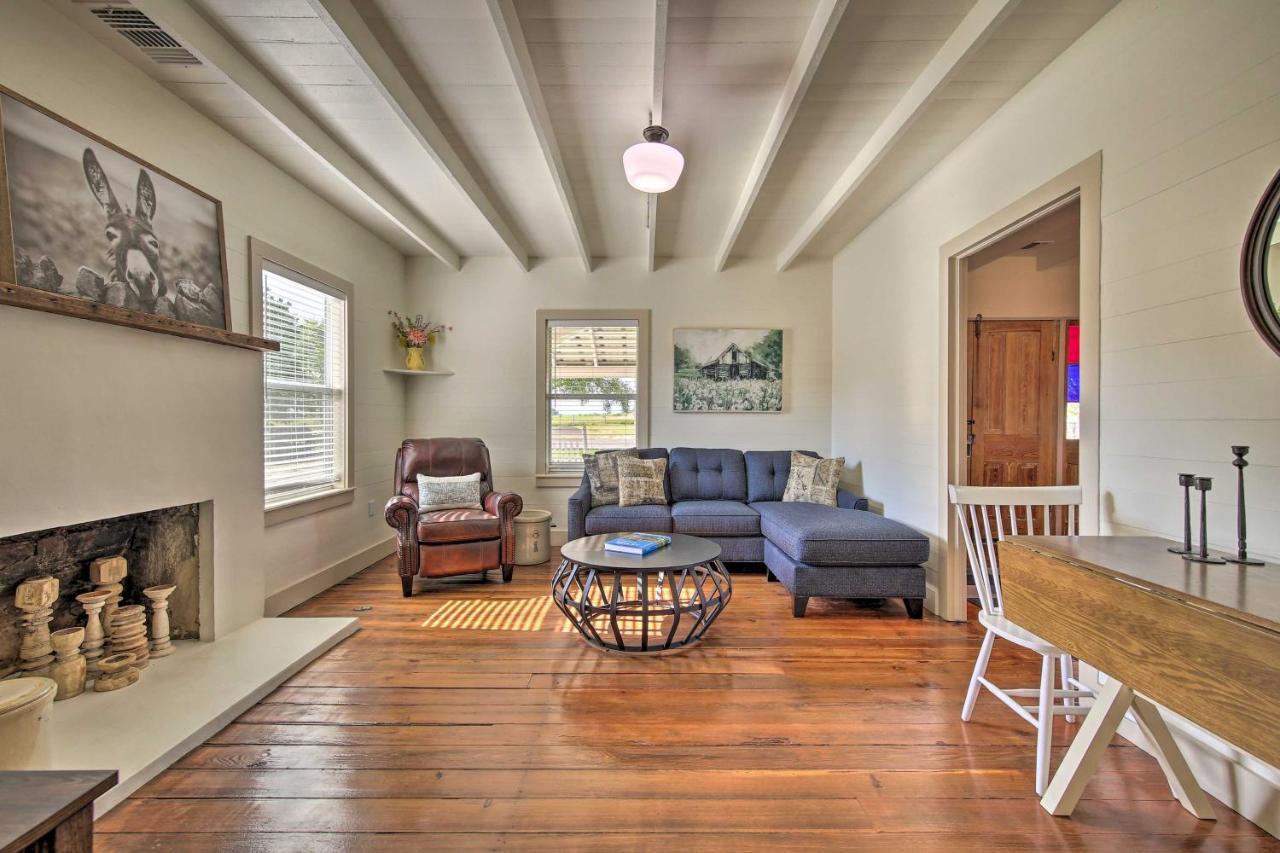 Peaceful Schulenburg Farmhouse With Fire Pit And Grill Exterior foto